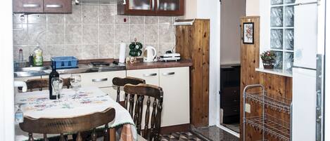 Cucina privata | Frigorifero, microonde, piano cottura, macchina per caffè espresso