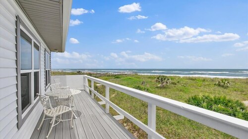 Beachfront Group Getaway with Firepit Courtyard