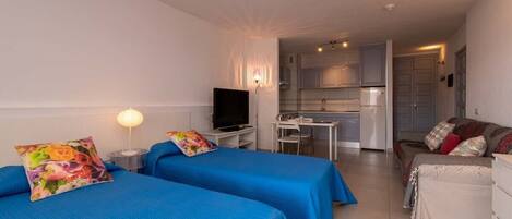 Iron/ironing board, free WiFi, bed sheets