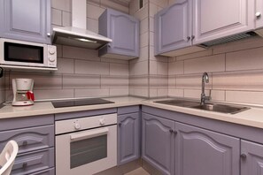 Frigorifero, microonde, forno, tostapane