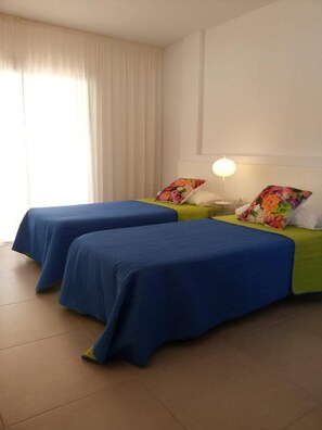 In-room safe, iron/ironing board, free WiFi, bed sheets - San Marino Studio 8 (Los Cristianos)