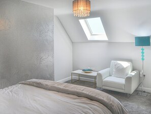 4 bedrooms, free WiFi, bed sheets - 4 bedroom accommodation in Seahouses (Seahouses)
