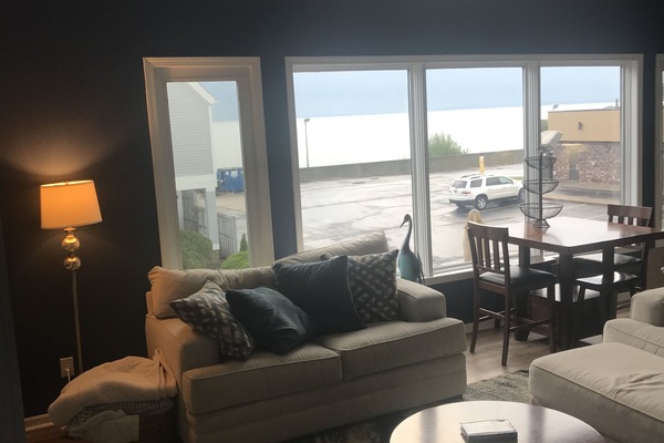 Smart TV, fireplace, DVD player, books