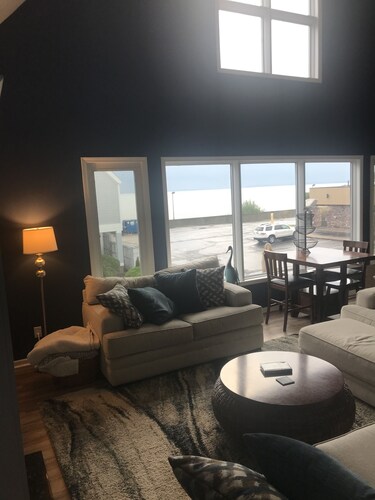 Waterfront home;heated pool & spa: walk to public beach; food, bars, live music!