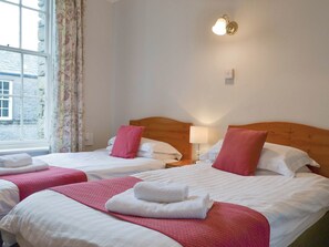 3 bedrooms, free WiFi, bed sheets - 3 bedroom accommodation in Kendal (Kendal)