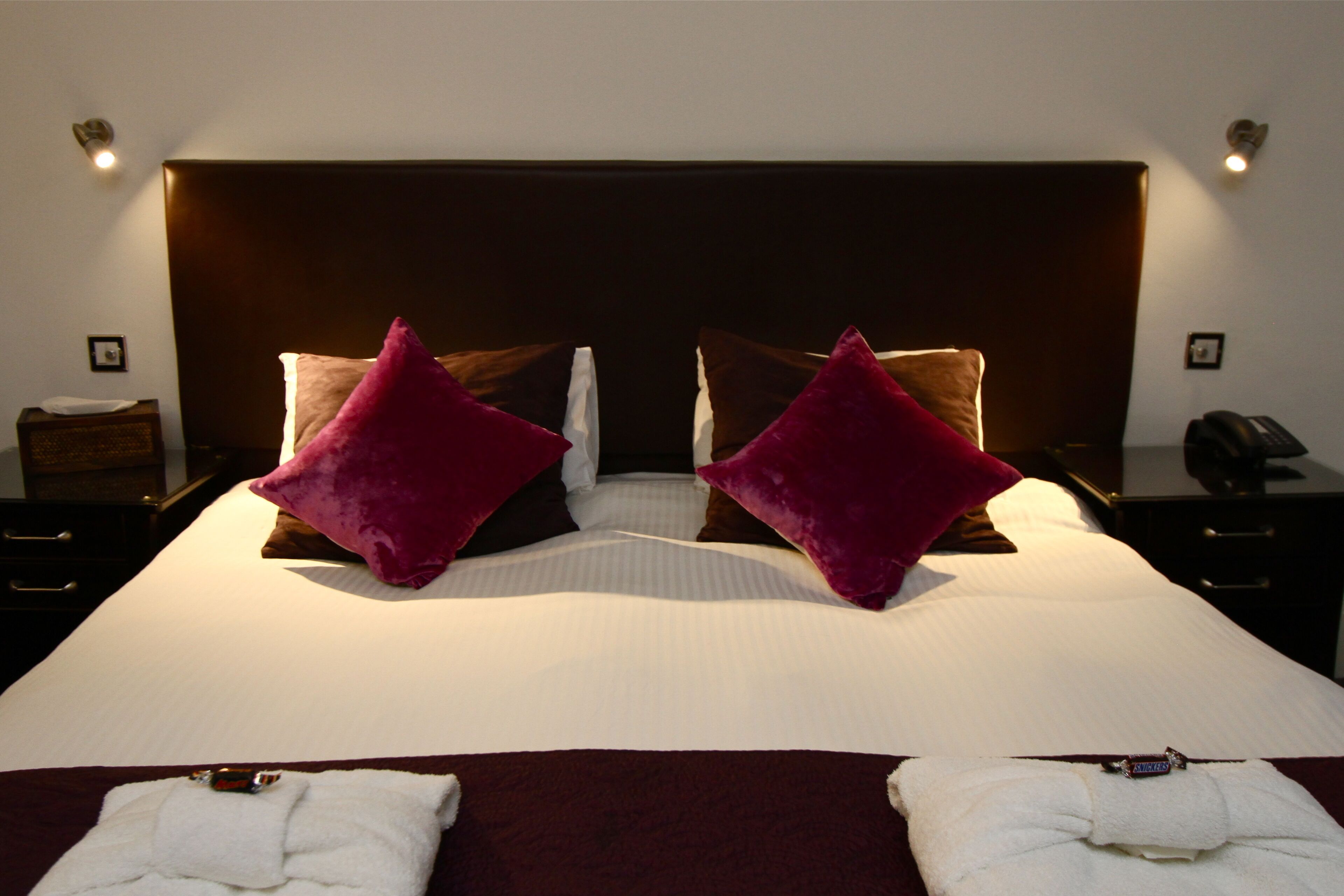 Habitación superior | Ropa de cama hipoalergénica y escritorio