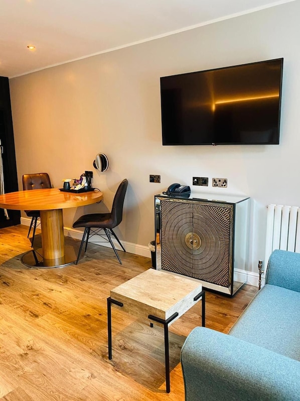 Flat-screen TV - The Studley Hotel (Harrogate)
