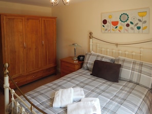 4 bedrooms, free WiFi, bed sheets