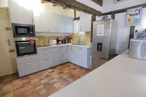 Réfrigérateur, micro-ondes, four, lave-vaisselle