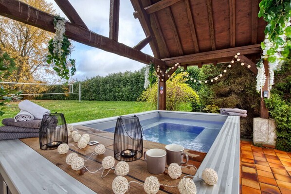 Bain à remous extérieur
