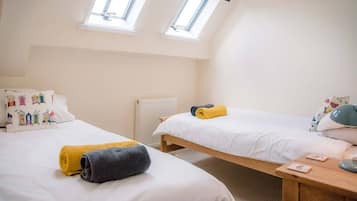 Căn hộ (2 Bedrooms) | 2 phòng ngủ, khu vực làm việc phù hợp cho laptop