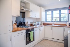 Småhus (3 Bedrooms) | Eget kjøkken | Mikrobølgeovn, ovn, kokeplater og oppvaskmaskin