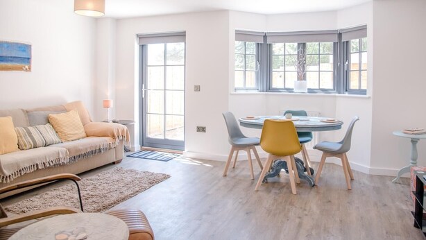 Unclassified image, 1 of 18, button - 3 Oaks Court, Thorpeness (Leiston)