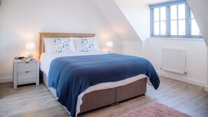 Unclassified image, 3 of 18, button - 3 Oaks Court, Thorpeness (Leiston)