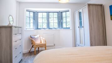 Cottage (3 Bedrooms) | 3 bedrooms, laptop workspace, iron/ironing board, WiFi