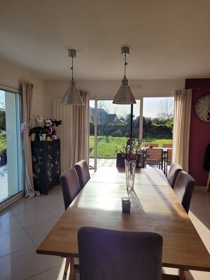 Dining - Côte de Granit Rose, a sunny house (Louannec)