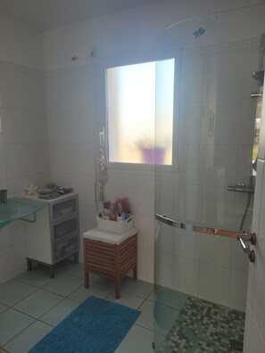 Bathtub - Côte de Granit Rose, a sunny house (Louannec)