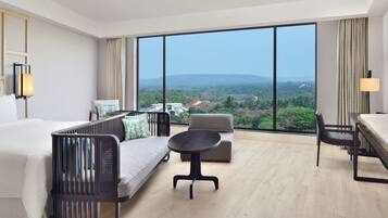 Family Studio, 1 King Bed, Non Smoking, Courtyard View | 1 bedroom, premium bedding, down duvets, memory-foam beds