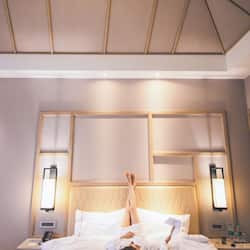 1 bedroom, premium bedding, down comforters, memory foam beds