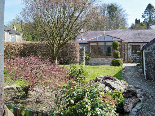 2 bedroom accommodation in Bronwydd Arms