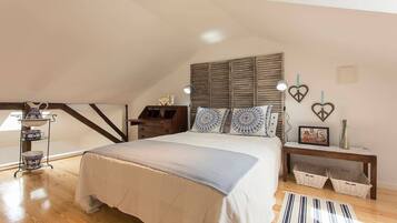 2 bedrooms, soundproofing, iron/ironing board, internet