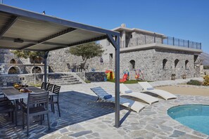 Outdoor dining - Irma Villa, a Secluded Sanctuary (Krousonas)
