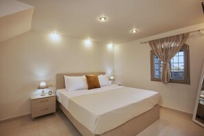 3 bedrooms, in-room safe, iron/ironing board, free WiFi - Irma Villa, a Secluded Sanctuary (Krousonas)