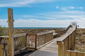 Property grounds - The Driftwood Condo | 🌊 Beachfront Walkout + Pool Access + Chair Service ☀️ (Navarre)