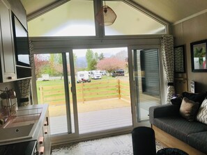 Living area - 2 Bed Lodge - Sleeps 4 - Pets - Hot Tub - Parking (Inverness)