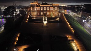 A large, historic building with a symmetrical facade and a central courtyard. - 2 Bed Lodge - Sleeps 4 - Pets - Hot Tub - Parking (Inverness)