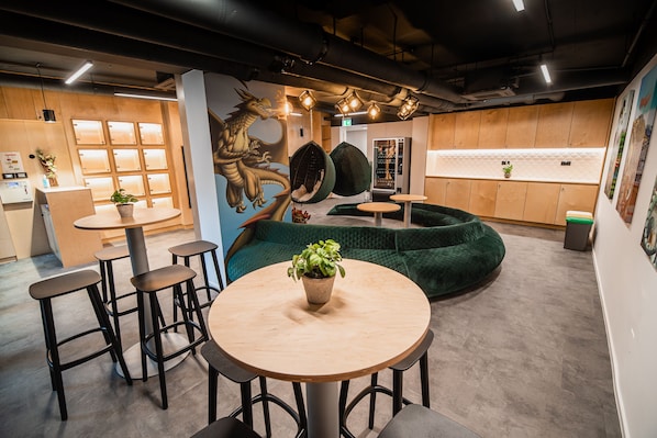 Coin salon dans le hall