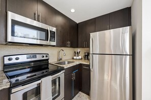 Coffee/tea maker, fridge, microwave, oven