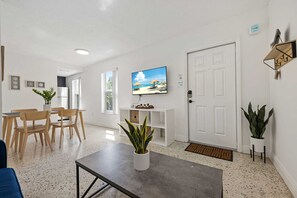 Interior - URBAN4-1 | relax after exploring Brickell City (Miami)