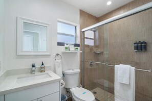 Shower, hair dryer, towels, shampoo