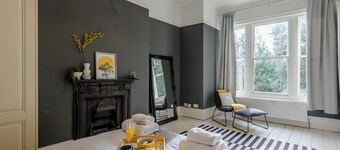 5 bedroom accommodation in Poole