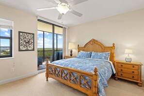 4 bedrooms, iron/ironing board, travel cot, free WiFi - Deluxe Views Condo Cape Coral Dining & Activities! (Cape Coral)
