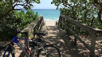 靠近海滩