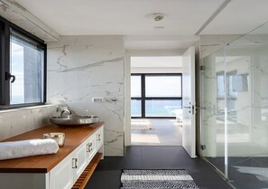 Penthouse, 4 Bedrooms | Bathroom | Rainfall showerhead, towels, soap, shampoo - Luxury Penthouse on High Floor with Hot Tub (Bat Yam)