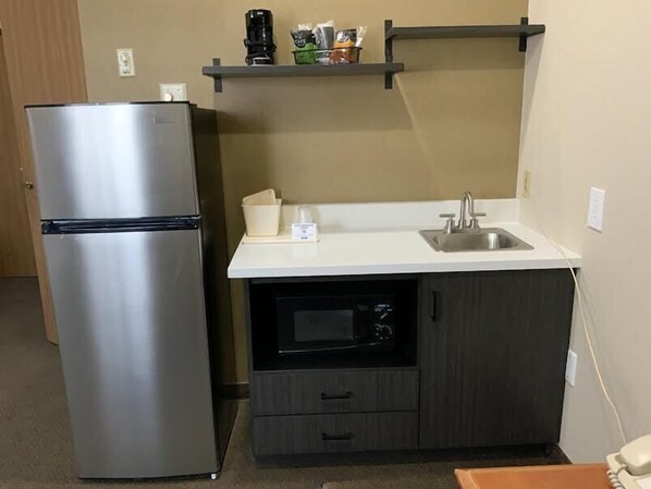 Escritorio, wifi gratis y ropa de cama 