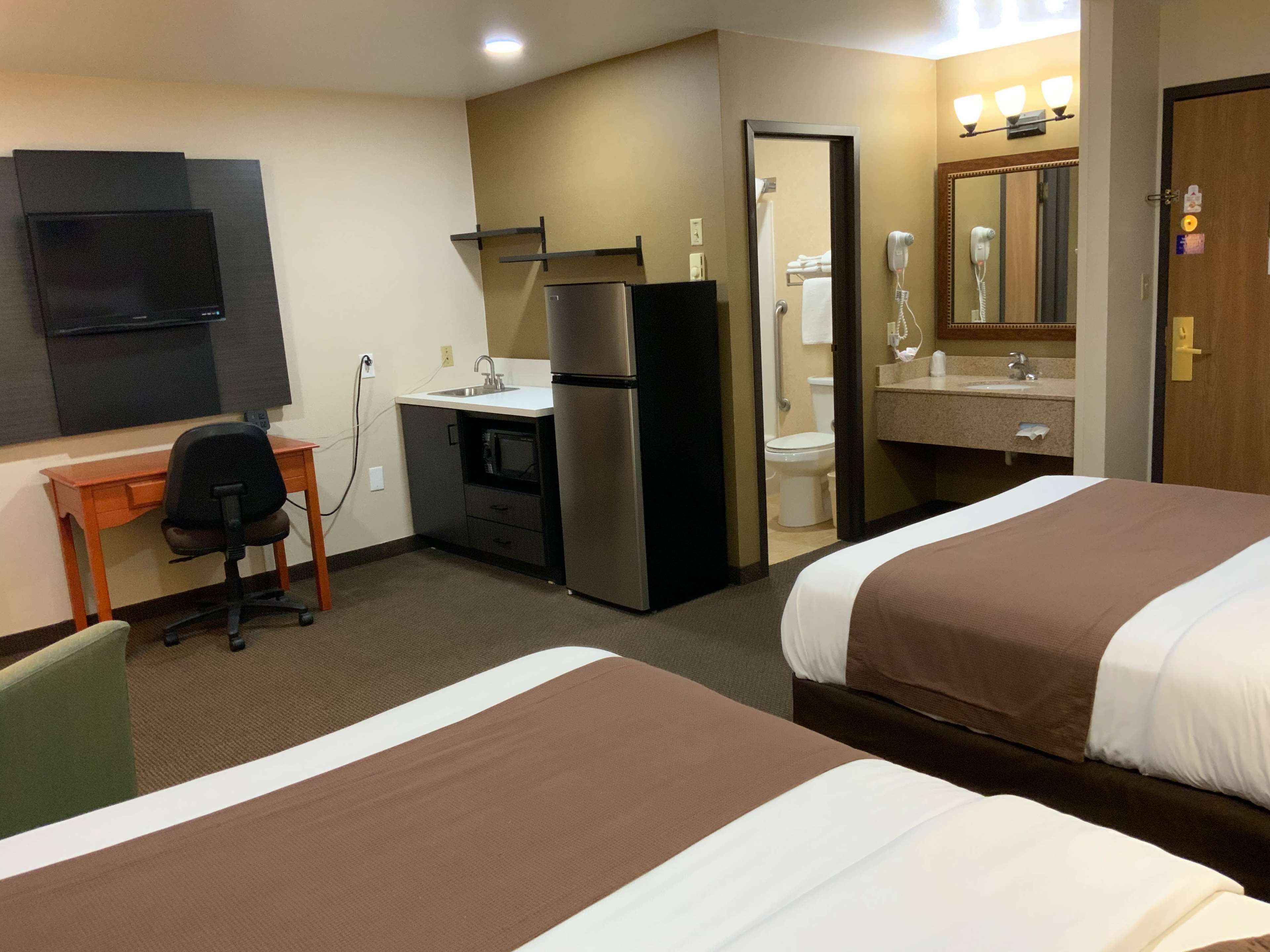 Escritorio, wifi gratis y ropa de cama 