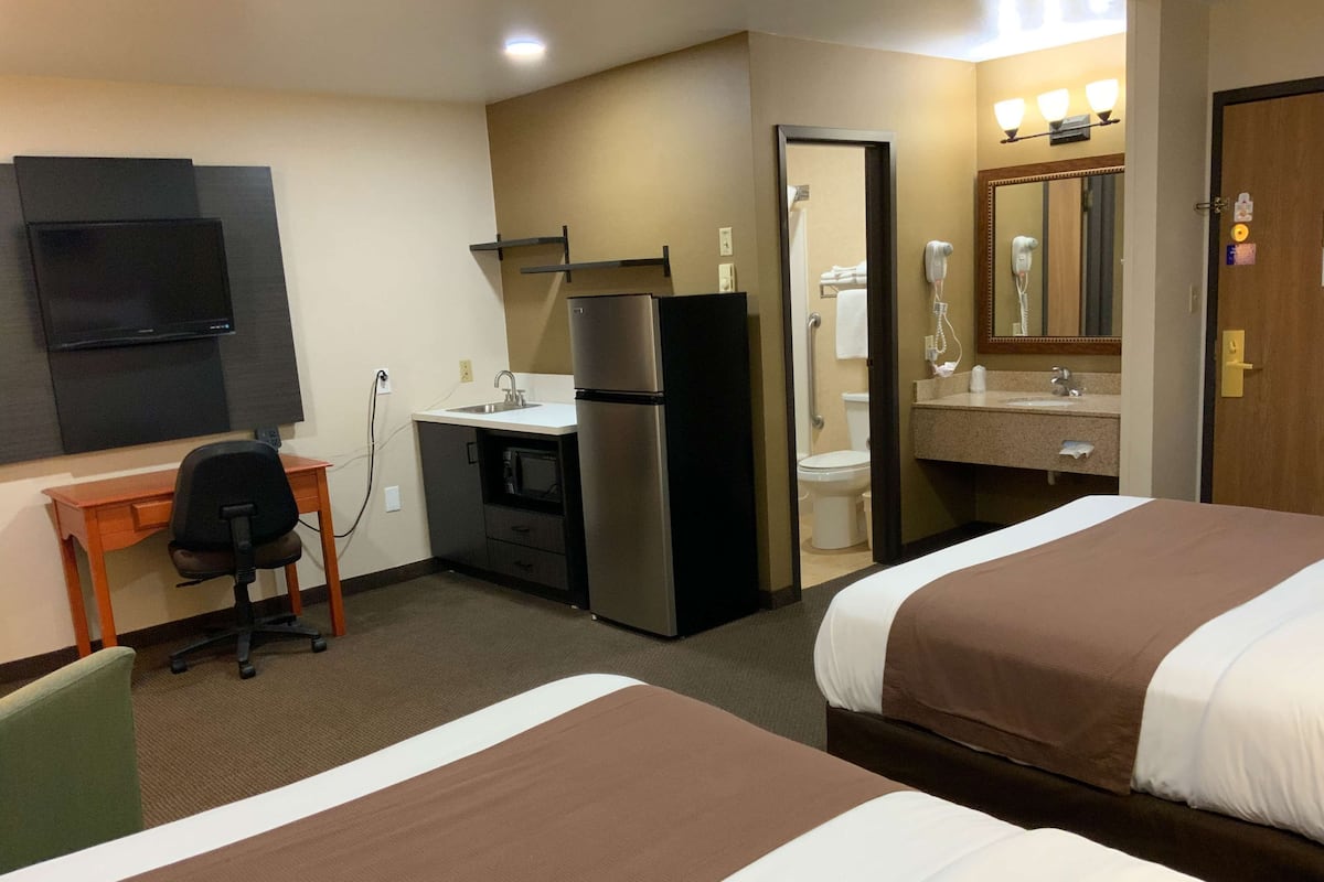 Escritorio, wifi gratis y ropa de cama