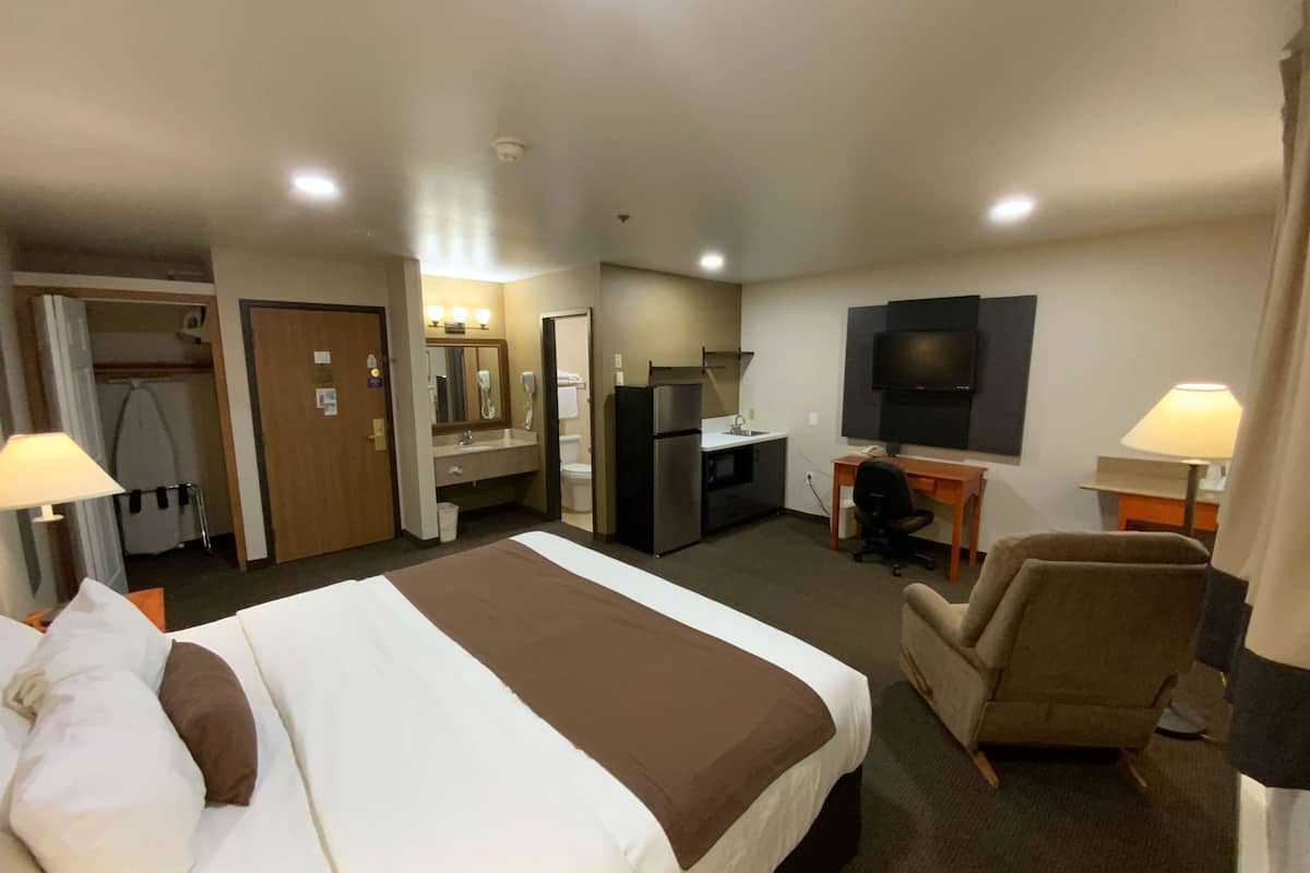 Escritorio, wifi gratis y ropa de cama