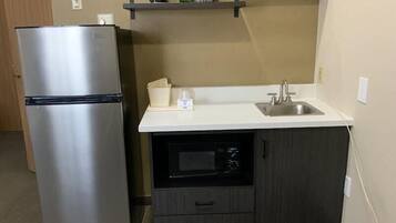 Escritorio, wifi gratis y ropa de cama