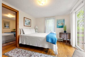2 bedrooms, iron/ironing board, WiFi, bed sheets - Garden by the Sea: Walk to Good Harbor Beach (Gloucester)
