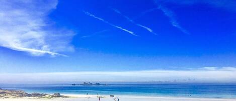 Plage, chaises longues