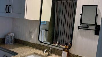 Combined shower/bathtub, hair dryer, towels, soap