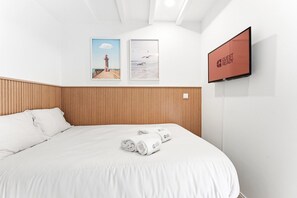 Bureau, accès Internet, draps fournis