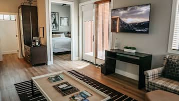 Deluxe Suite, 1 King Bed, Non Smoking