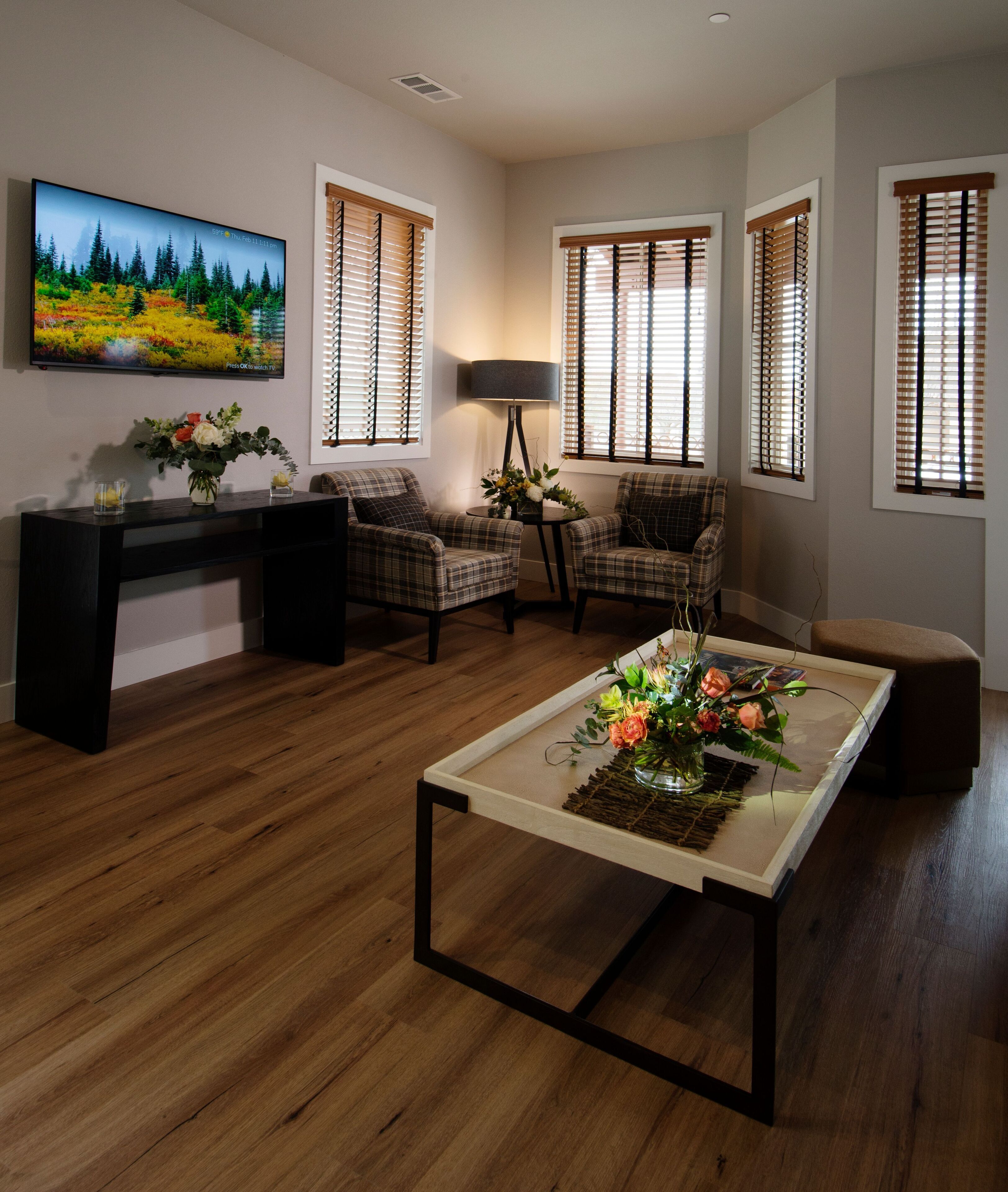 suite, 1 king bed with sofa bed, patio | living area | flat-screen tv