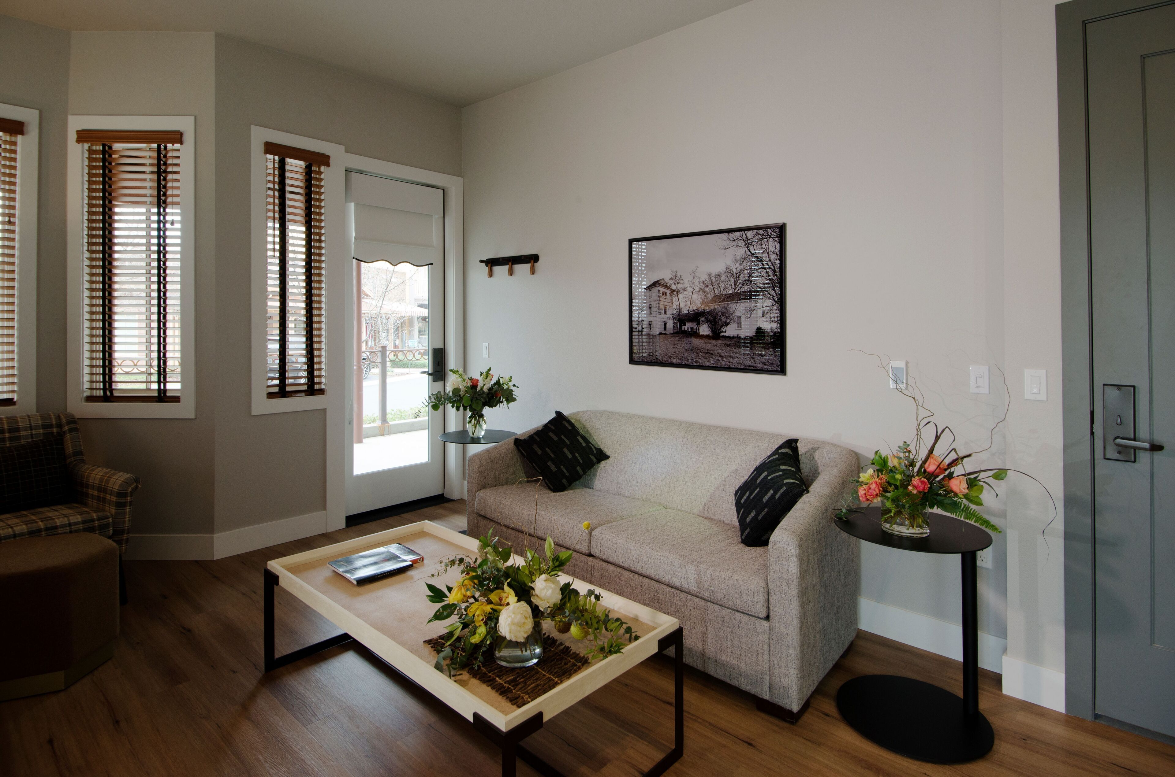 suite, 1 king bed with sofa bed, patio | living area | flat-screen tv